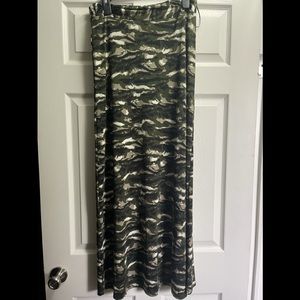 Maxi length skirt camo